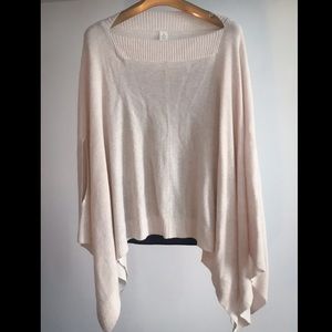 Like New Lululemon Forward Flow Cape Poncho - OS